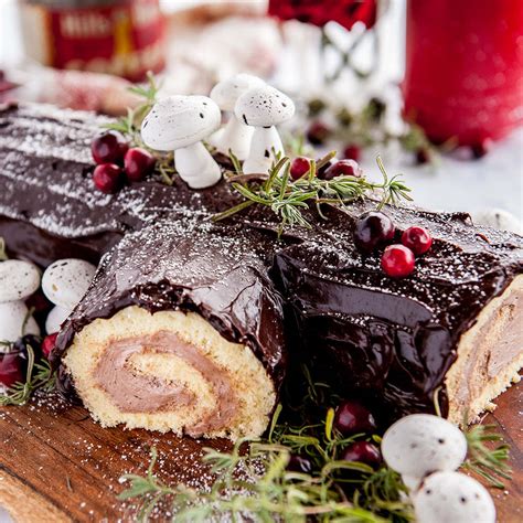 29 Top Pictures How To Decorate A Yule Log Cake - Buche De Noel Recipe ...