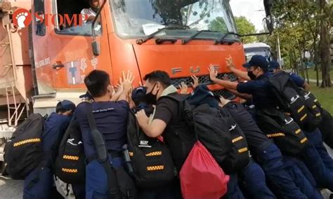 Off-duty SCDF officers unite to push truck after it stalled in middle ...