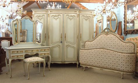 F554 - Rare And Beautiful Vintage French 3 Piece Bedroom Suite In Original Paint - La Belle ...