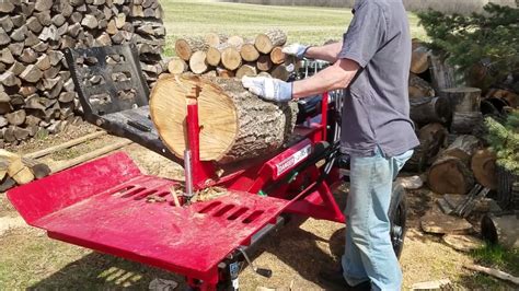 Wolfe Ridge 28 Pro log splitter Craaaacking large oak rounds - YouTube