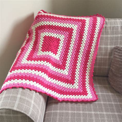 Crochet granny square blanket - Hello Deborah