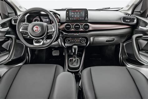 Impressões ao dirigir: Fiat Cronos Precision 1.8 AT | Interior carro ...