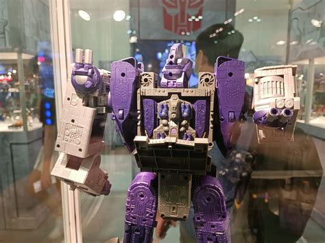 Titan Class Tidal Wave Revealed at Cybertron Fest 2023 in Singapore - Transformers