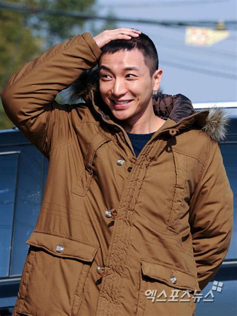 Leeteuk Enters Military Service :'( - Super Junior Photo (32622837 ...