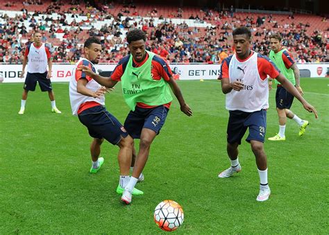 Arsenal Training at the at Emirates Stadium - Mirror Online