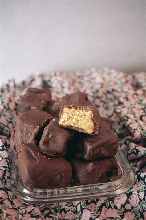 Butterfinger Bites recipe | Chefthisup