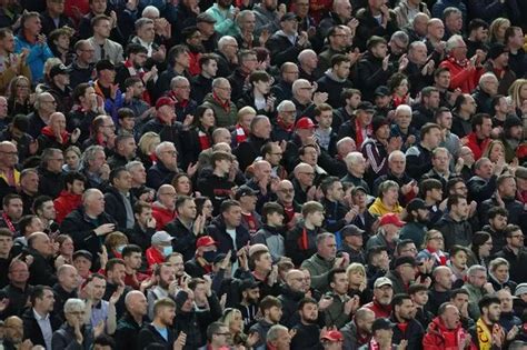 Liverpool fans in poignant Cristiano Ronaldo YNWA rendition as they ...