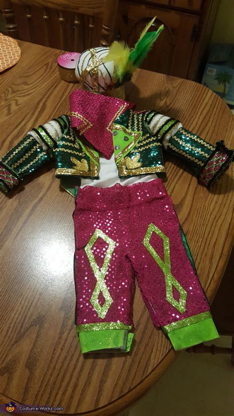 Jason Kelce Mummer's Fan Costume | DIY Costumes Under $65 - Photo 4/4