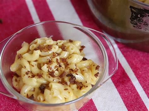 How to Make Macaroni and Cheese Using Cheez Whiz: 8 Steps