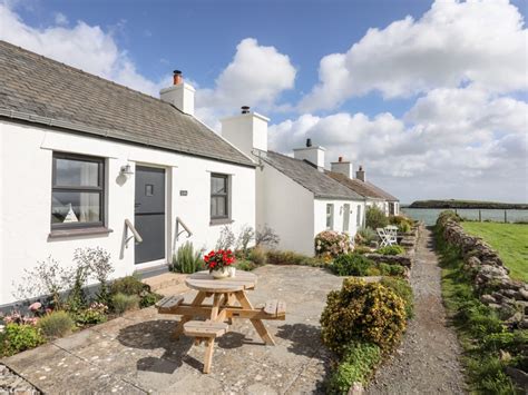 Anglesey Pet Friendly Beach Cottages | Dog Friendly Holidays