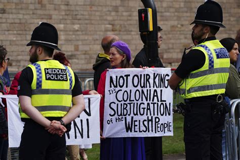 'Not my king': Anti-monarchist arrests spark criticism in Britain | The Times of Israel