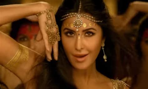 Watch: Thugs of Hindostan song Manzoor-e-Khuda features Katrina Kaif in ...