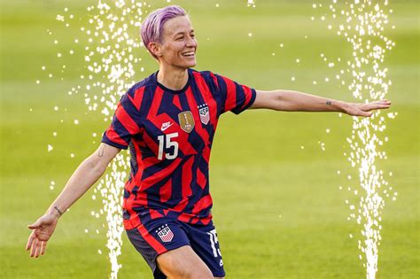 VIDEO: Megan Rapinoe’s New ‘Olympico’ Goal Turns Heads at Tokyo ...