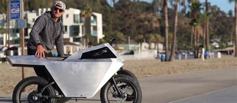 Tesla CyberBike : la moto électrique inspirée du pick-up Tesla [Video ...