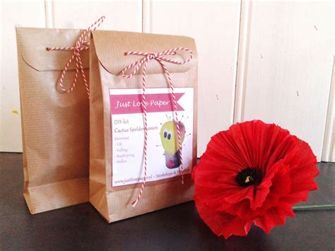 Just Love Paper: DIY Paper gift bag tutorial, English and Dutch! | Paper gifts, Paper gift bags ...