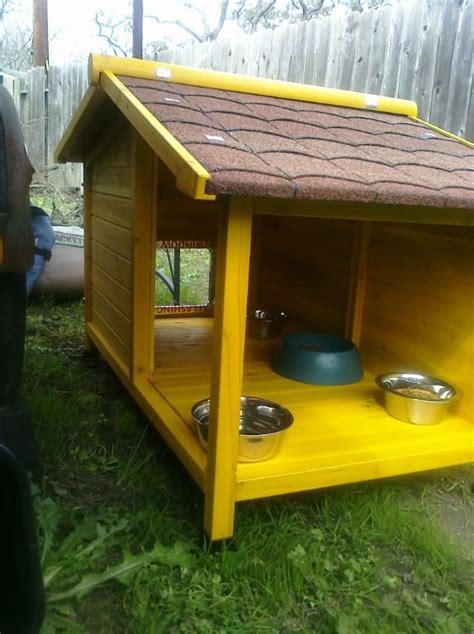 outdoor feeding station - Google Search | Outdoor cat house, Cat house ...