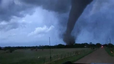 Andover, Kansas hit by large tornado Friday