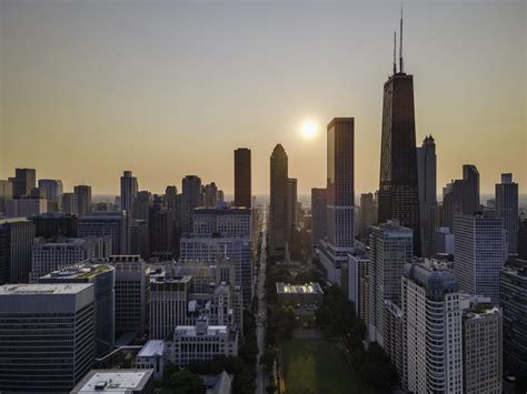 Chicago Ave. // Chicago, IL : r/AerialPorn