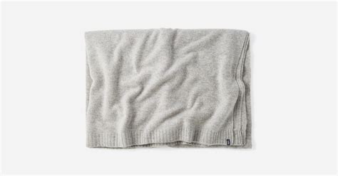 Meet the Giftable, Affordable Cashmere Blanket of the Season - Airows