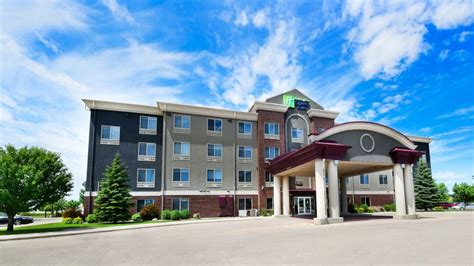 Holiday Inn Express Hotel & Suites - Visit Grand Forks