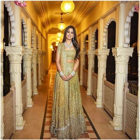 Isha Ambani dazzles like a sudden golden rush in a sequinned dress by ...