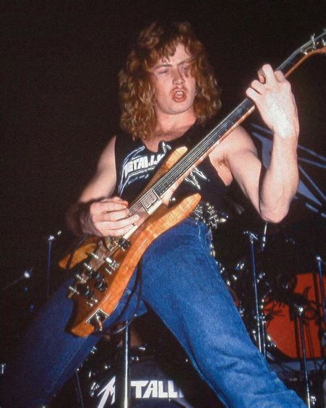 dose anyone know what guitar Dave has in this picture : r/Megadeth