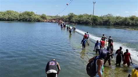 Esto es lo que viven migrantes que siguen cruzando el río Bravo para ...