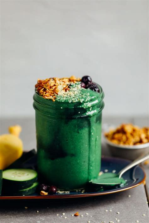 Green Spirulina Smoothie | Minimalist Baker Recipes