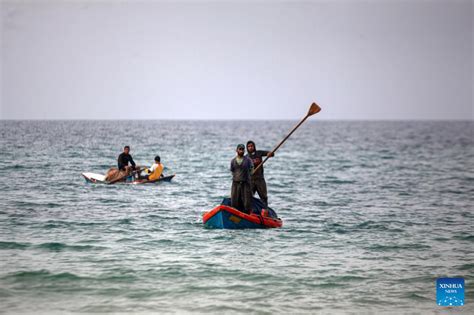 People go fishing in southern Gaza Strip city-Xinhua