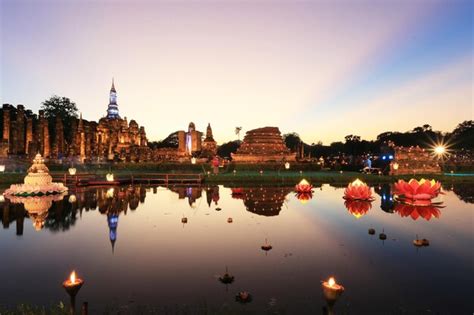 Premium Photo | Loy krathong and candle festival at sukhothai thailand