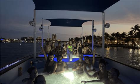 Hot Tub Boat Tour NYC | Prices & Tickets - The boat Tripper