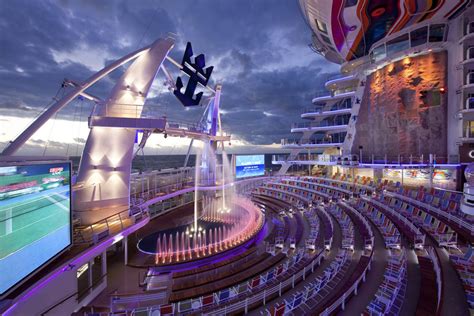 Royal Caribbean Releases Oasis Class AquaTheater Vinfographic