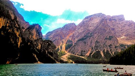 Pragser Wildsee / Lago di Braies | Beautiful lakes, Natural landmarks ...