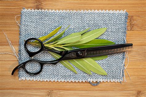 Thinning Scissors: Complete Guide to their Use | Learn all about it – Leaf Scissors