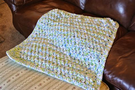 Bunny Blog: Puffy baby blanket made with Bernat Baby Blanket yarn