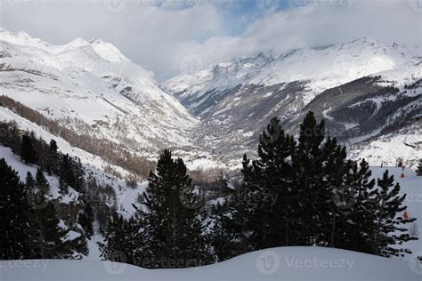 mountain matterhorn zermatt switzerland 10731857 Stock Photo at Vecteezy