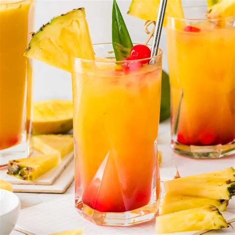 Pineapple Rum Punch ⋆ Real Housemoms