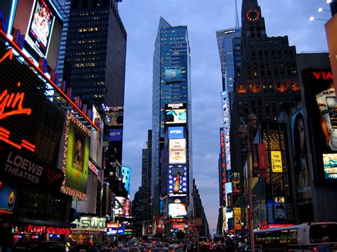 File:Times Square New York At Dusk.jpg - Wikimedia Commons