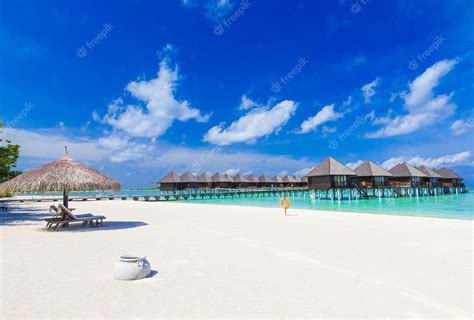 Premium Photo | Tropical beach in maldives