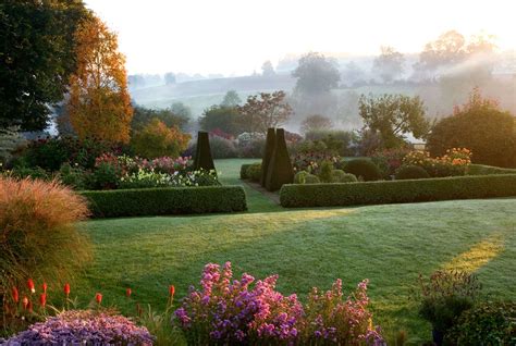 Expert Advice: 9 Tips to Take Better Pictures from Garden Photographer Clive Nichols - Gardenista