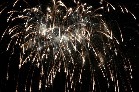 File:Fireworks 4.jpg - Wikimedia Commons