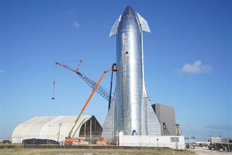 Elon Musk reveals SpaceX's stainless steel Starship rocket | TechSpot