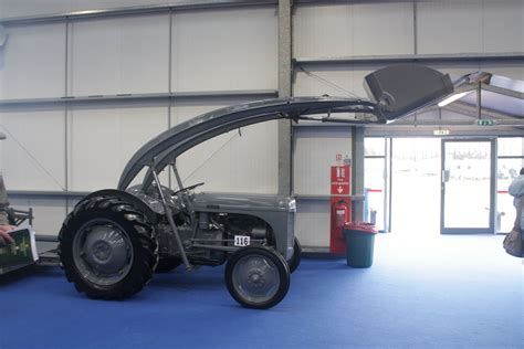 A Ferguson tractor fitted with a "banana loader" | Classic tractor, Ferguson, Tractors