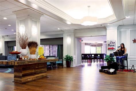 Downtown Nashville Hotel with Pool - Holiday Inn Express Ame