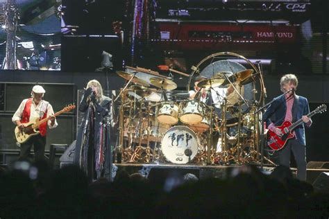 Fleetwood Mac brings rock and roll to the BOK – The Collegian