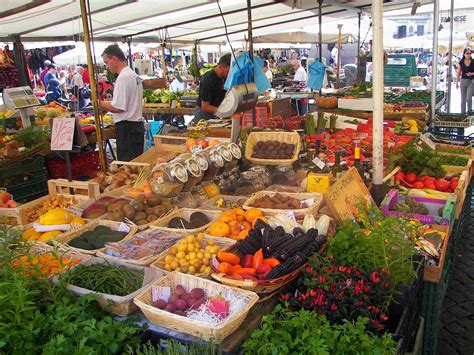 Campo dei Fiori Market: The "Field of Flowers" - Rome Travel Guide ...