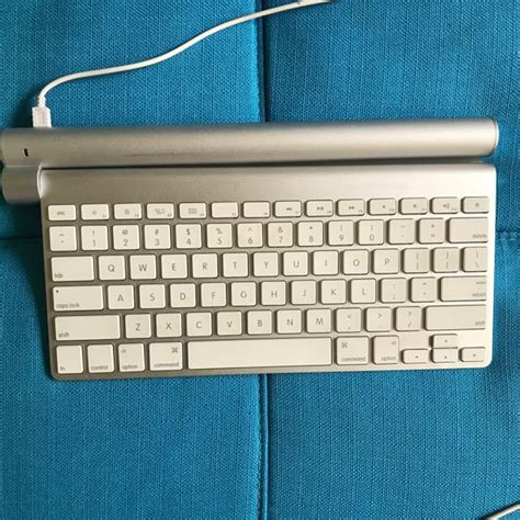 Apple Wireless Keyboard with RECHARGEABLE BATTERY!, Computers & Tech ...