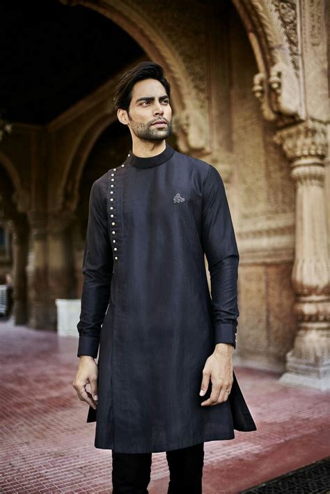 black one sided qurta | Gents kurta design, Mens kurta designs, Indian ...