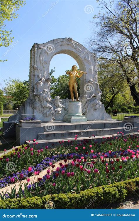 Statue of Johann Strauss stock image. Image of travelling - 146490007