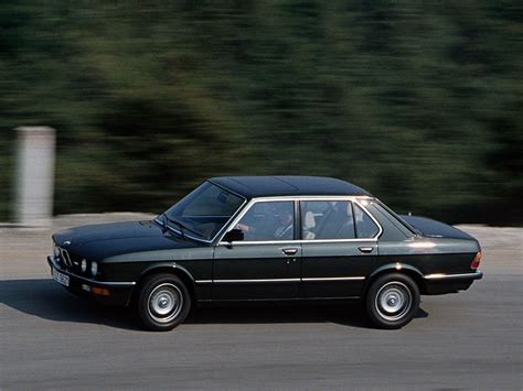 Guide: BMW E28 M5 — Supercar Nostalgia